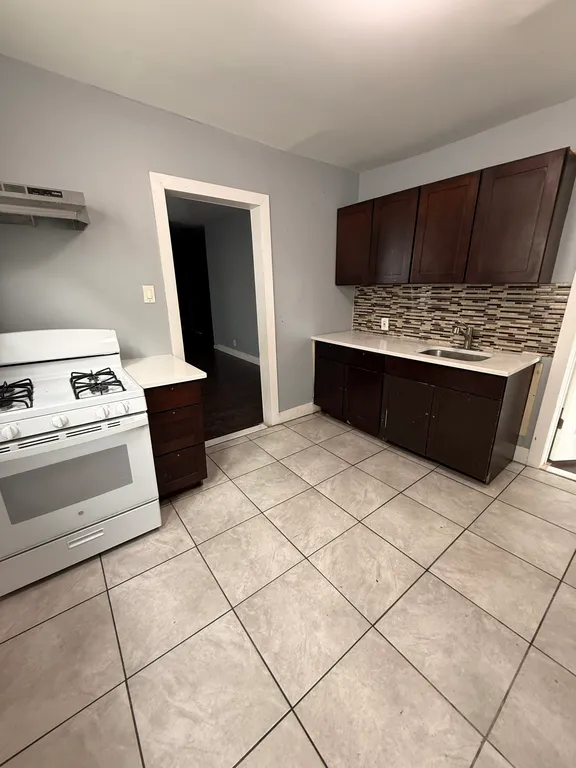 3 Bedrooms at 538 Norwood St #1, East Orange NJ — photo 1