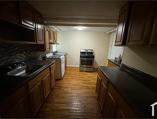 4 Bedrooms at 655 S 19th St #2, Newark NJ — photo 1