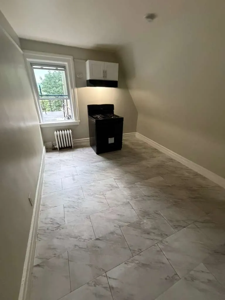 2 Bedrooms at 413 Summer Ave #3, Newark NJ — photo 3