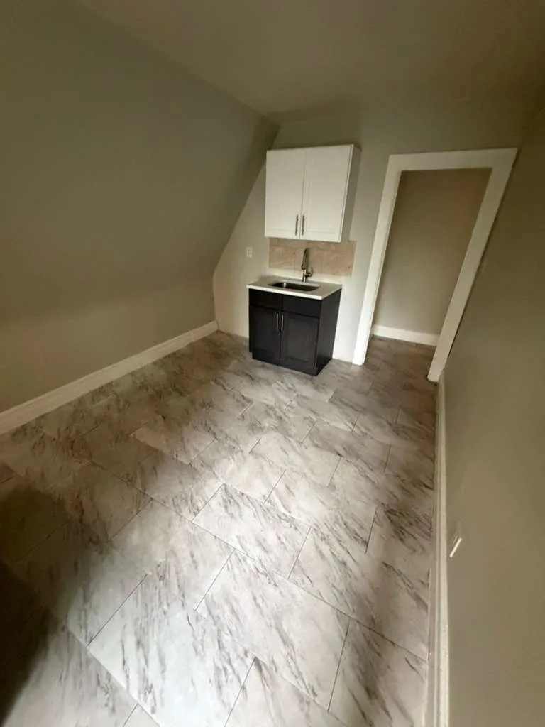 2 Bedrooms at 413 Summer Ave #3, Newark NJ — photo 4