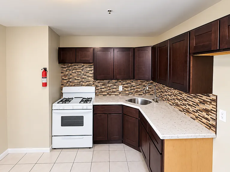 4 Bedrooms at 96 Eaton Pl #3L, East Orange NJ — photo 1
