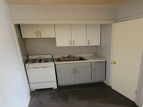 1 Bedroom at 716 Sanford Ave #2C, Newark NJ — photo 2