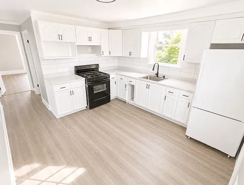 3 Bedrooms at 49 Norwood Street #3, Newark NJ — photo 1