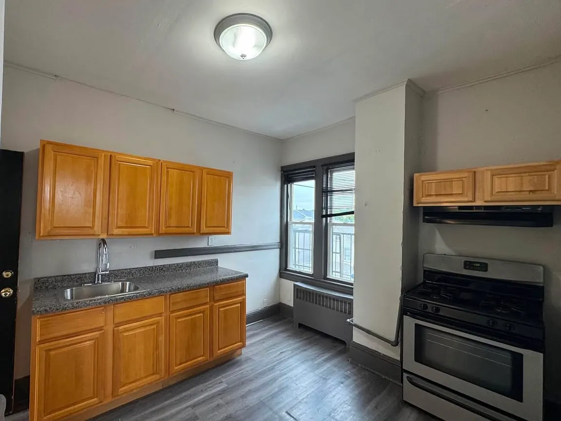 1 Bedroom at 425-427 3rd Ave #3, Elizabeth NJ — photo 1