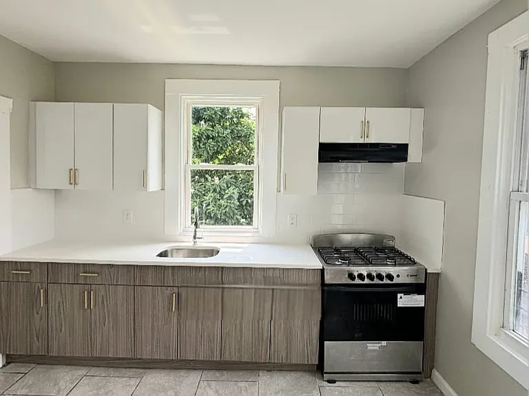 4 Bedrooms at 27-29 N Munn Ave #2, Newark NJ — photo 1