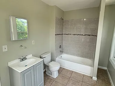 4 Bedrooms at 27-29 N Munn Ave #2, Newark NJ — photo 3