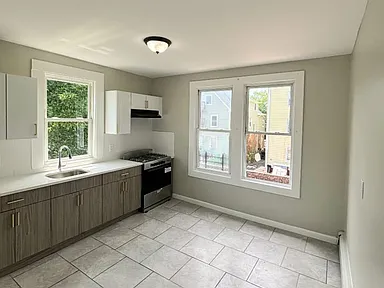 4 Bedrooms at 27-29 N Munn Ave #2, Newark NJ — photo 2