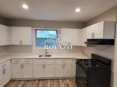 4 Bedrooms at 26 Finlay Pl #1, Newark NJ — photo 2