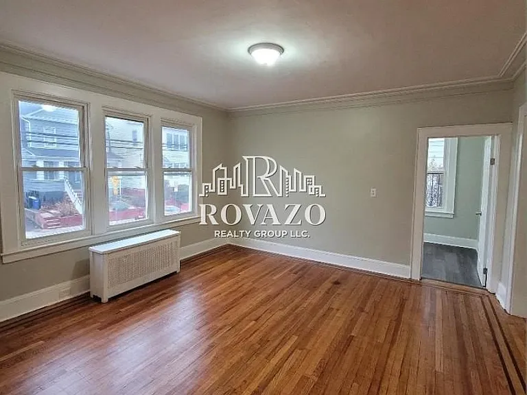 4 Bedrooms at 26 Finlay Pl #1, Newark NJ — photo 3