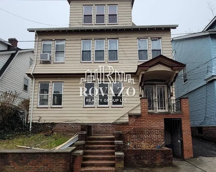 4 Bedrooms at 26 Finlay Pl #1, Newark NJ — photo 1