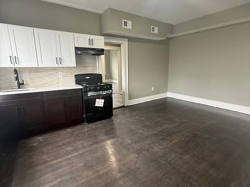 3 Bedrooms at 1003 S Orange Ave #205, Newark NJ — photo 1