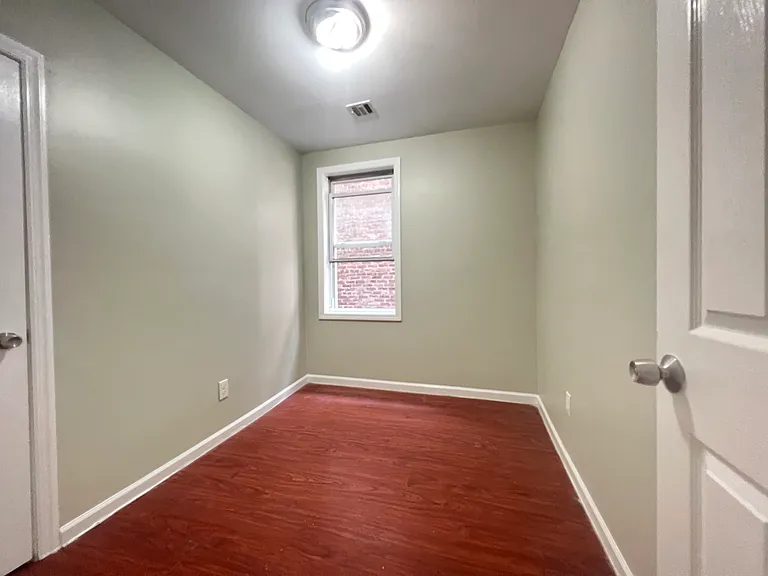 4 Bedrooms at 96 Eaton Pl #4L, East Orange NJ — photo 4