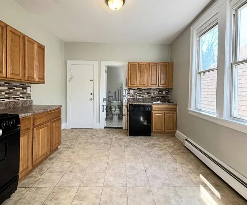 2 Bedrooms at 110-112 E Parkway #3L, Irvington NJ — photo 3