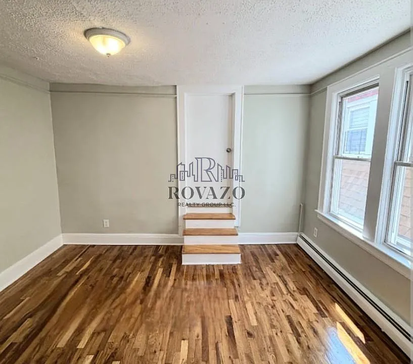 2 Bedrooms at 110-112 E Parkway #3L, Irvington NJ — photo 2