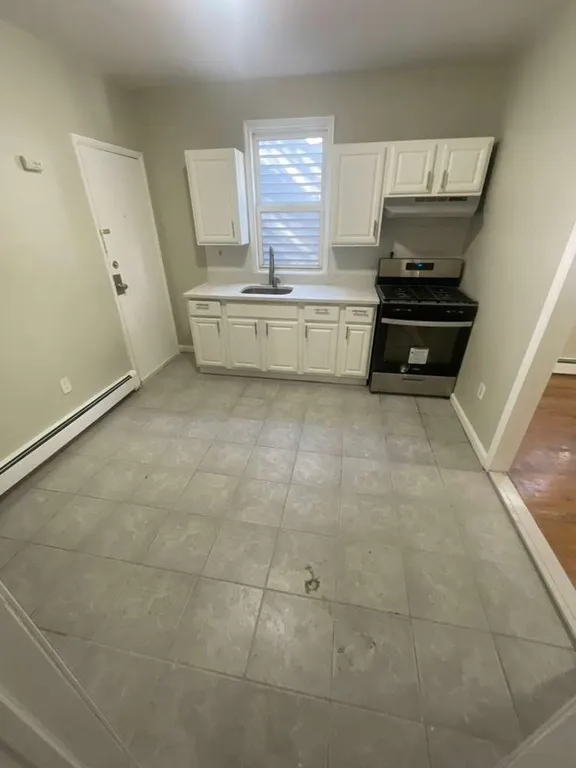 3 Bedrooms at 406 S 15th St #2, Newark NJ — photo 2