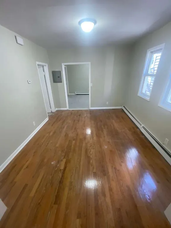 3 Bedrooms at 406 S 15th St #2, Newark NJ — photo 1